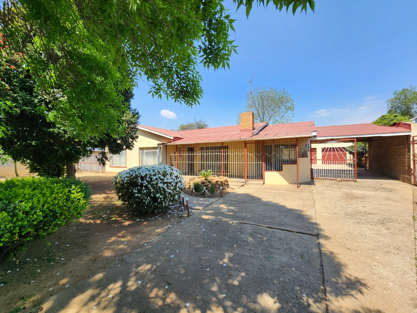 4 Bedroom House For Sale in Northmead RE/MAX™ of Southern Africa