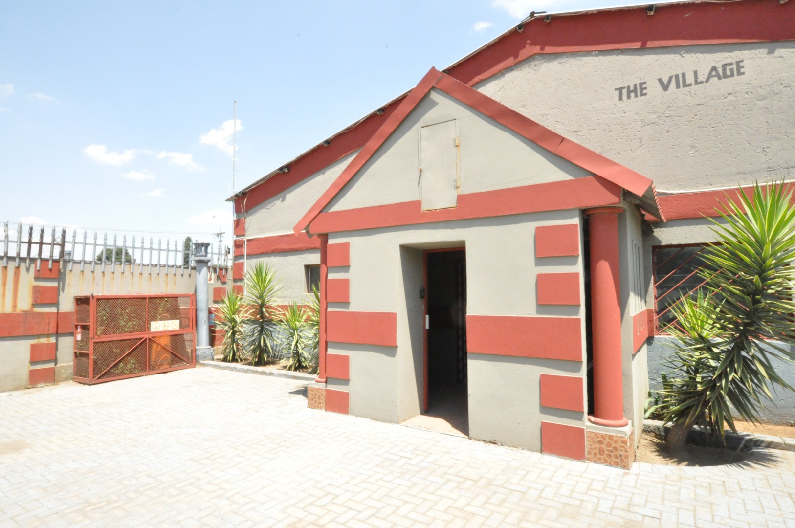 Commercial Property in Hectorton For Sale RE/MAX™ of Southern Africa