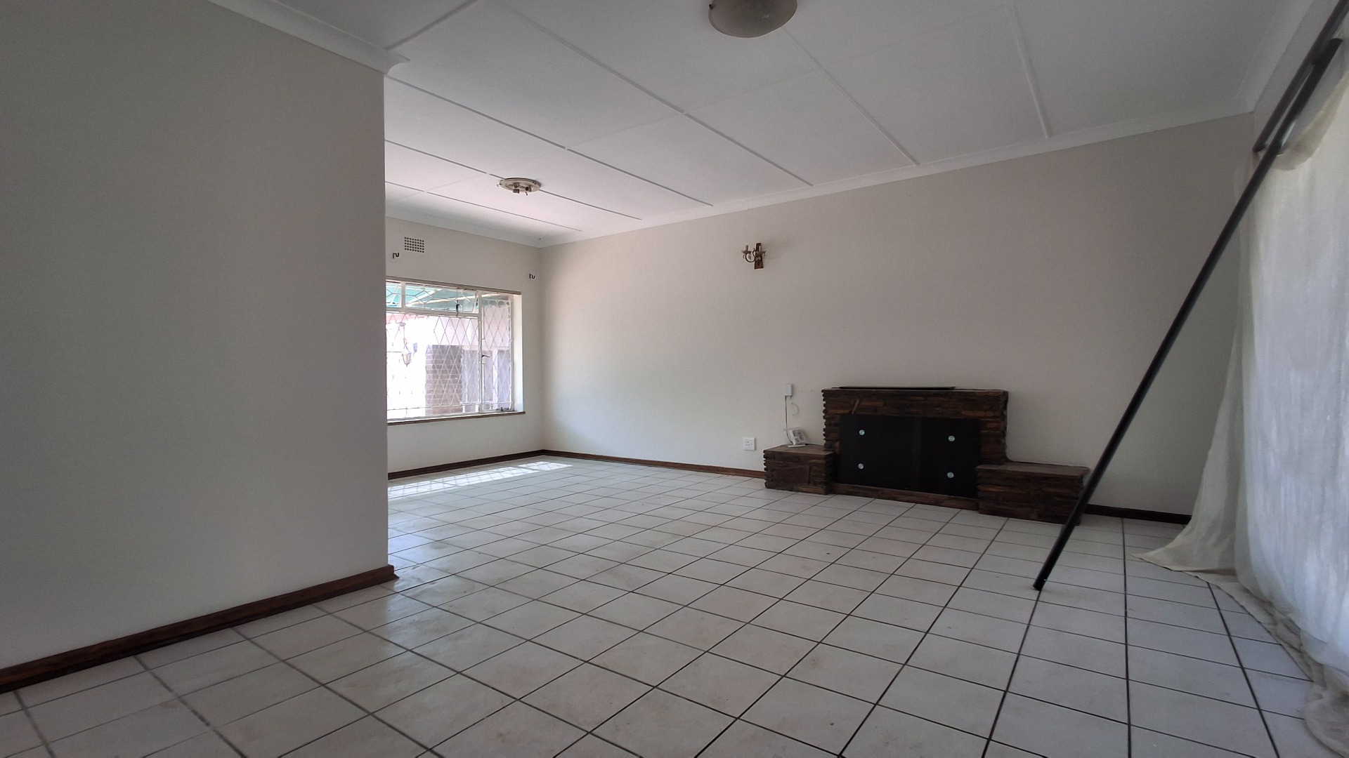 Lounge/Dining