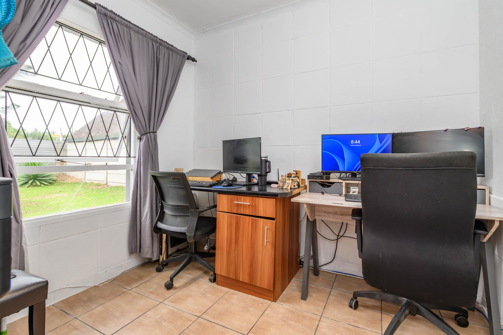 Bedroom 2 / Study