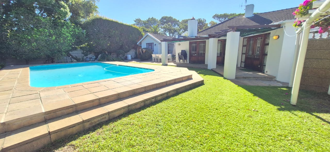 Bergvliet home to let.