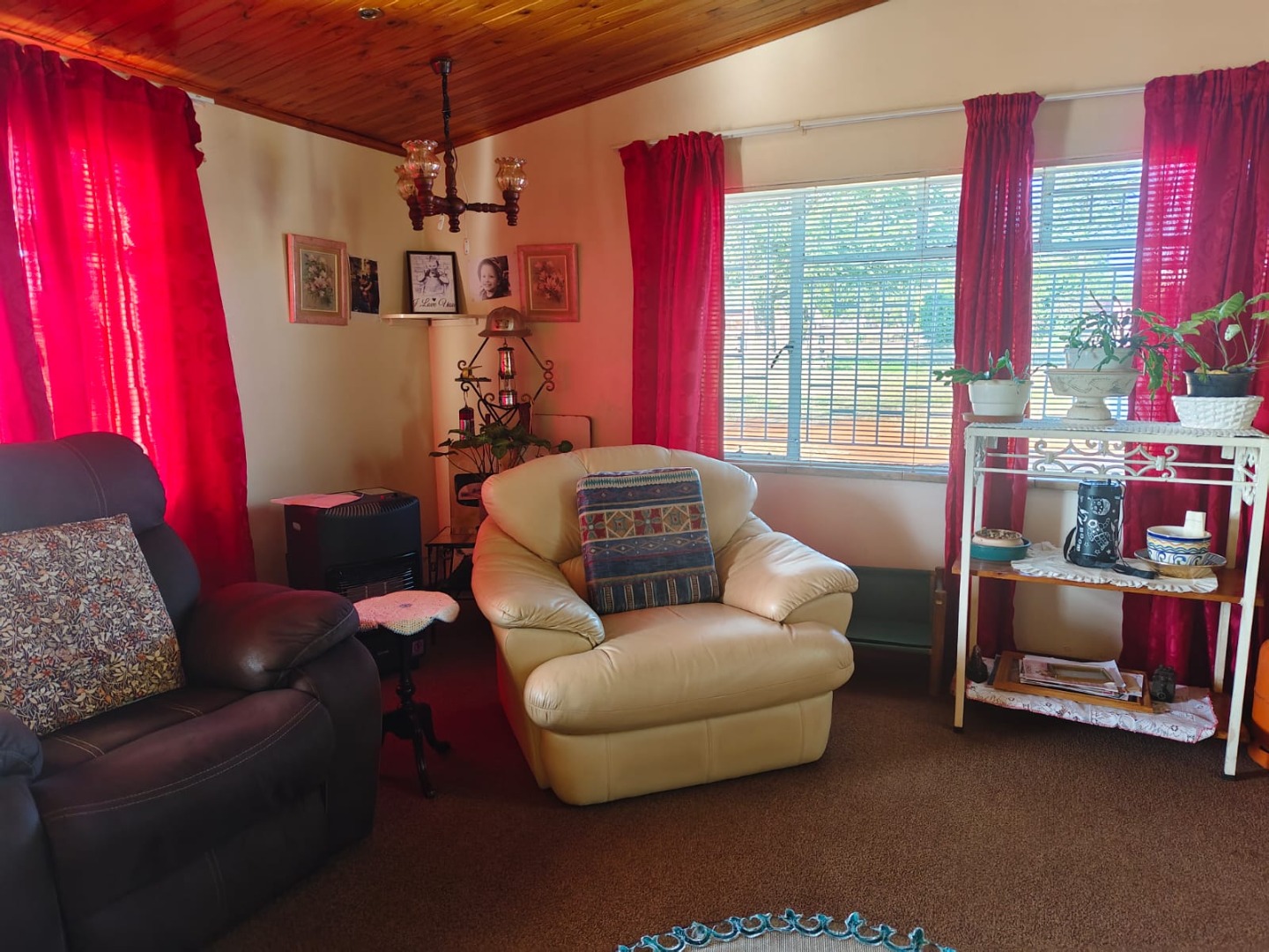 Lounge & TV Room