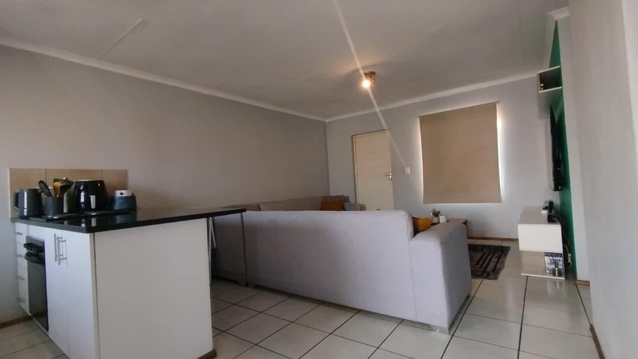 SPACIOUS FAMILY LOUNGE
