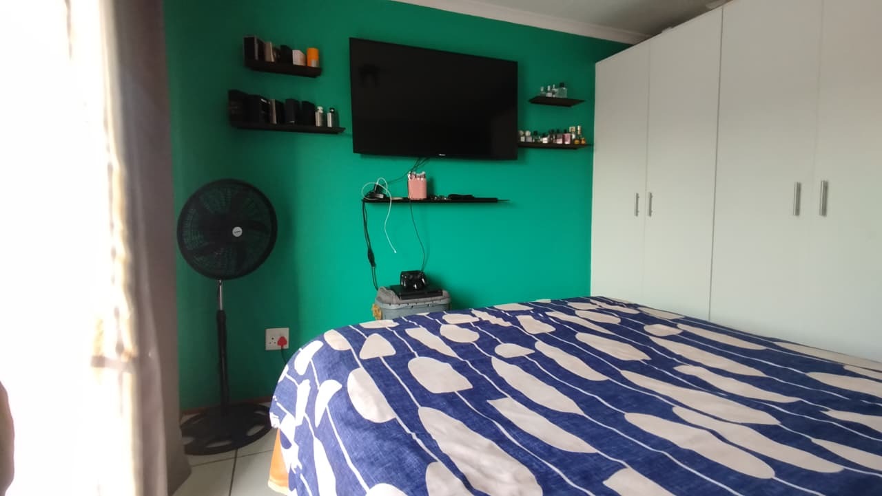 MAIN BEDROOM WITH EN-SUITE