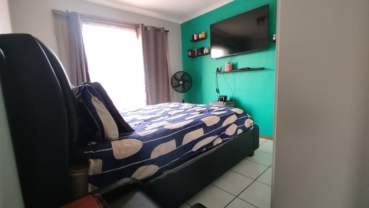 MAIN BEDROOM WITH EN-SUITE