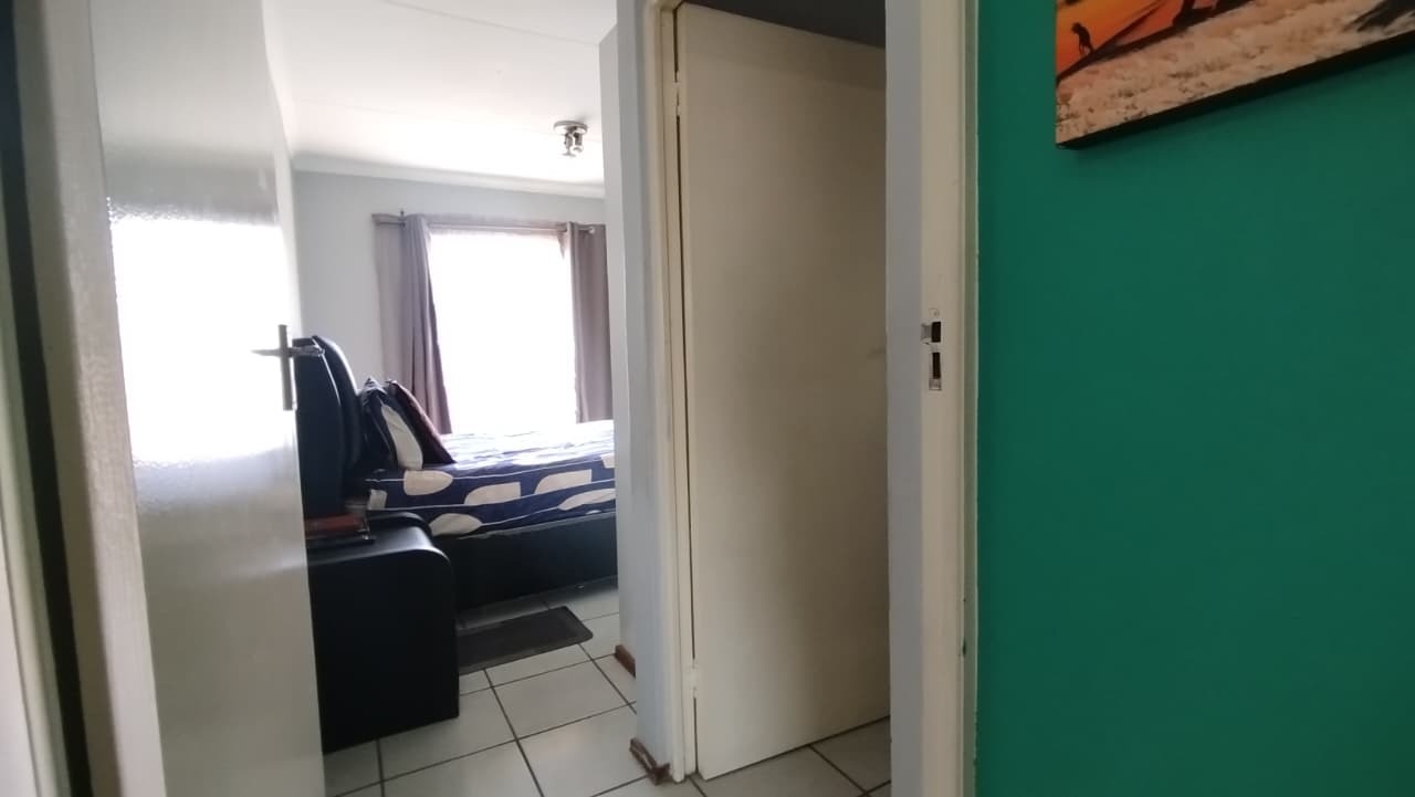 MAIN BEDROOM WITH EN-SUITE