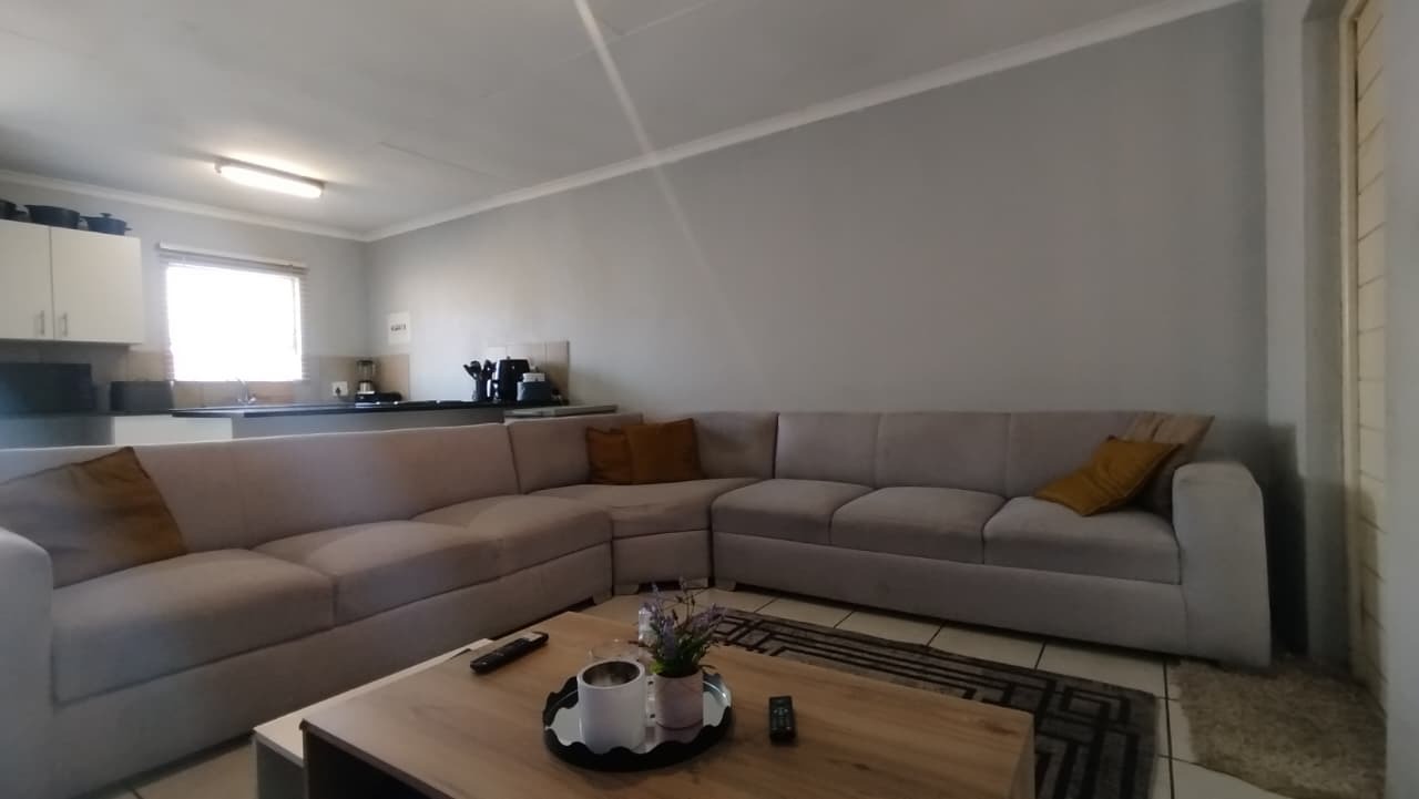 SPACIOUS FAMILY LOUNGE