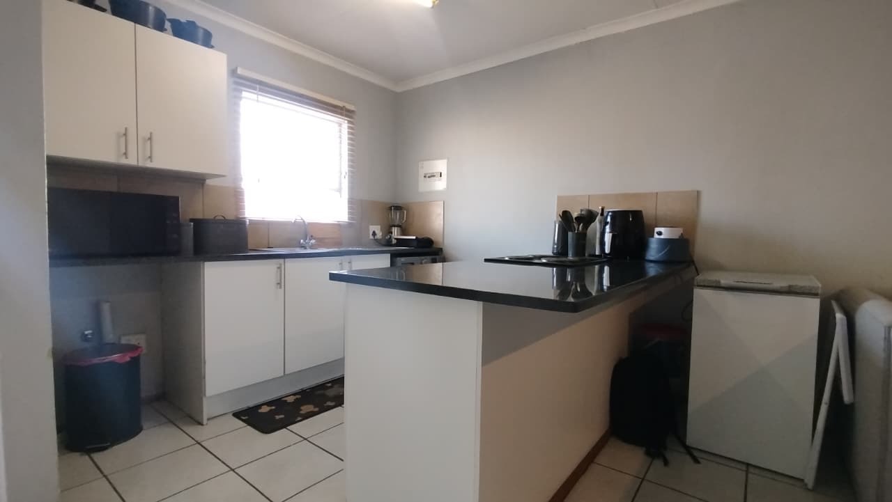 OPEN-PLAN KITCHEN