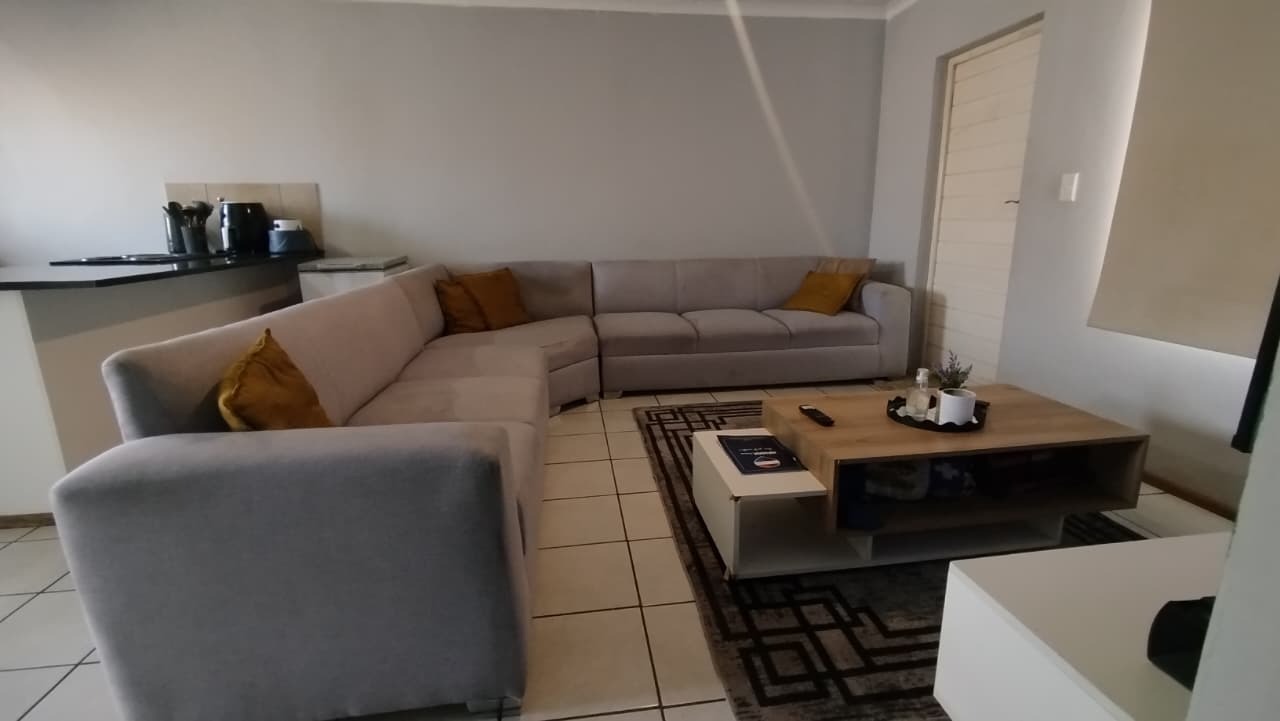 SPACIOUS FAMILY LOUNGE