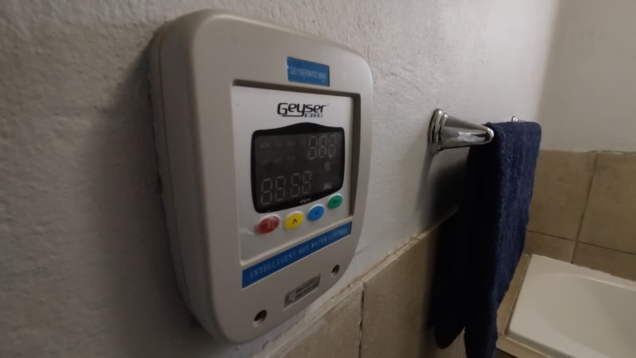 SMART GEYSER
