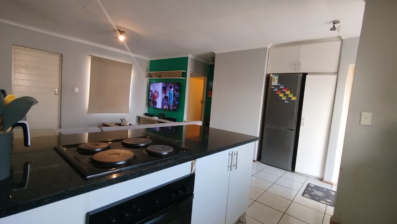 OPEN-PLAN KITCHEN