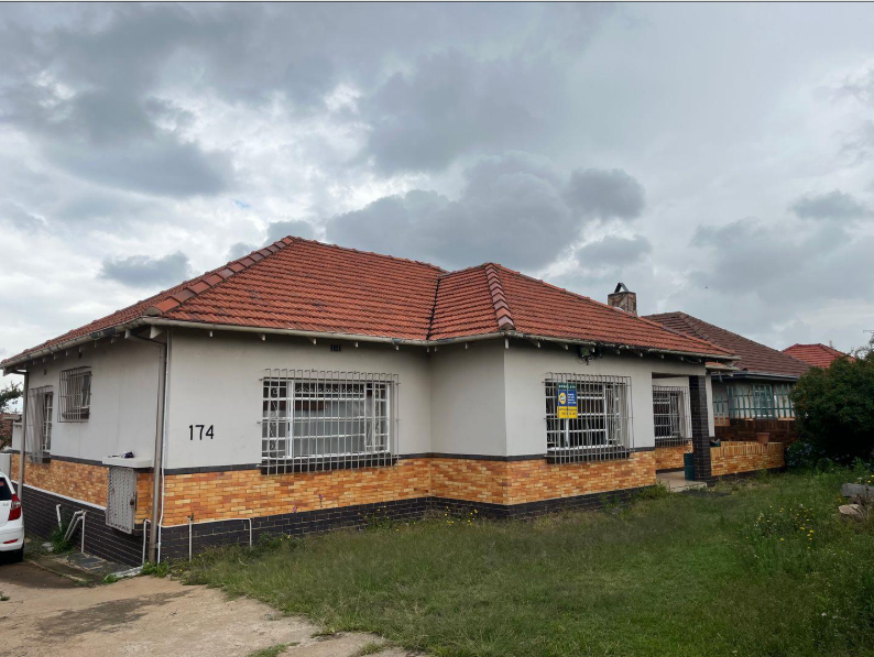 SPACIOUS FOUR BEDROOM HOME | SINGLE BATHROOM | GARDEN | AMPLE PARKING, Linmeyer