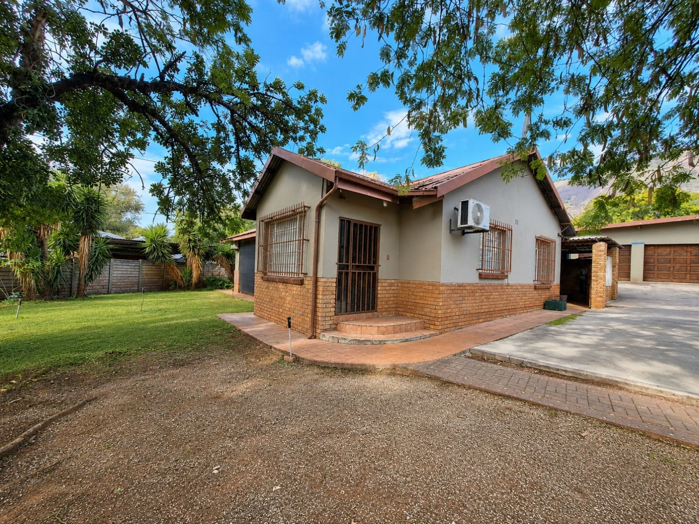 Spacious Family Home with Flatlet, Solar & Great Location, Thabazimbi