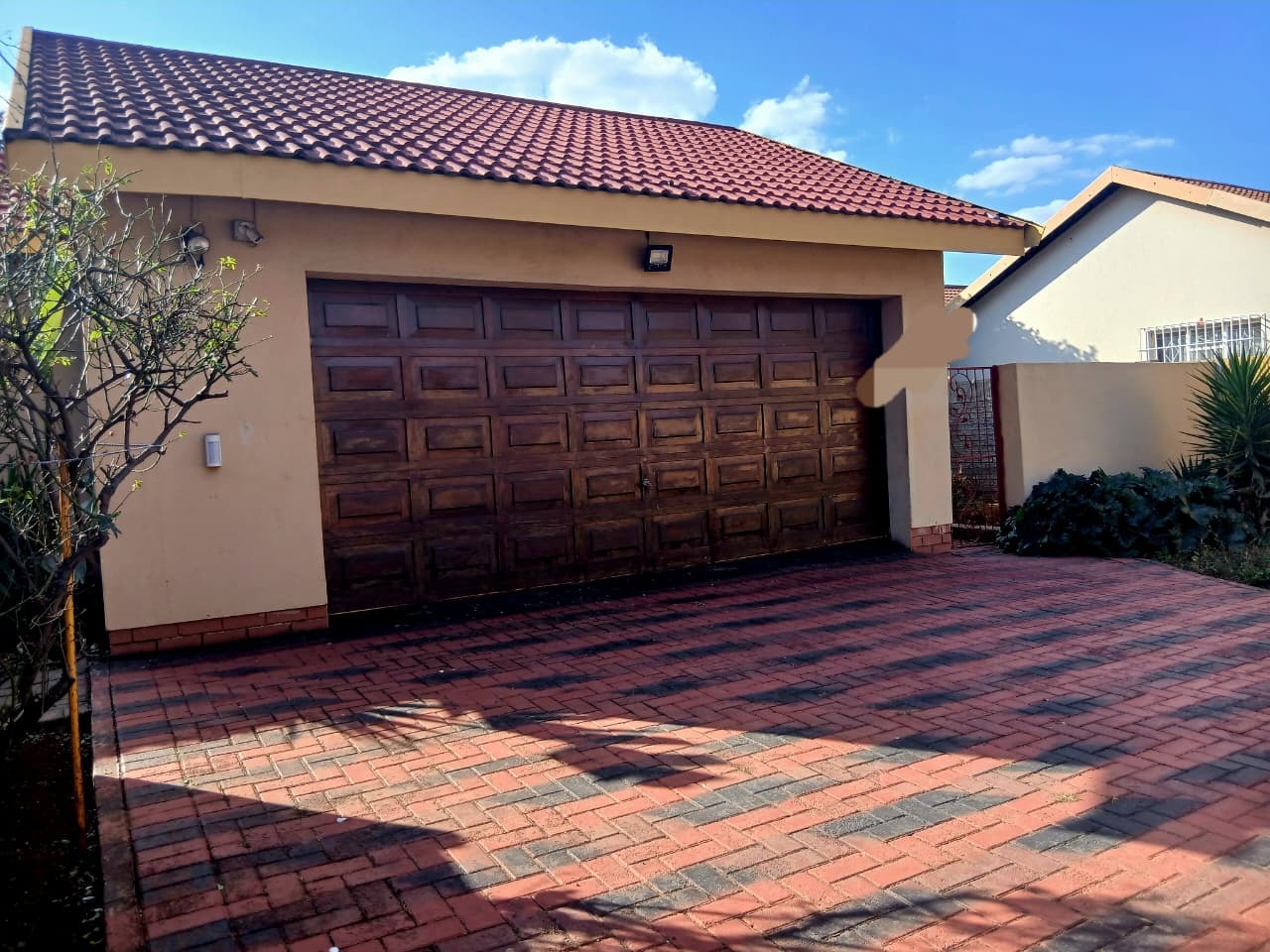 PRICED TO SELL - SE6