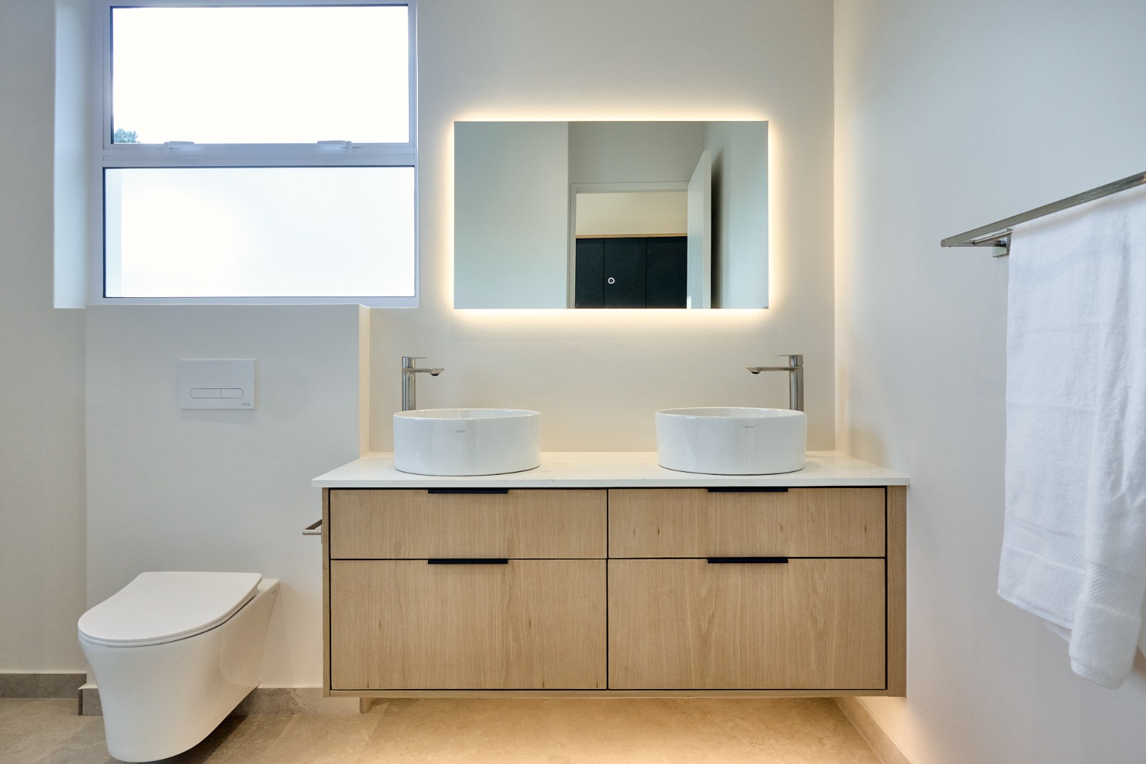 Main en-suite bathroom