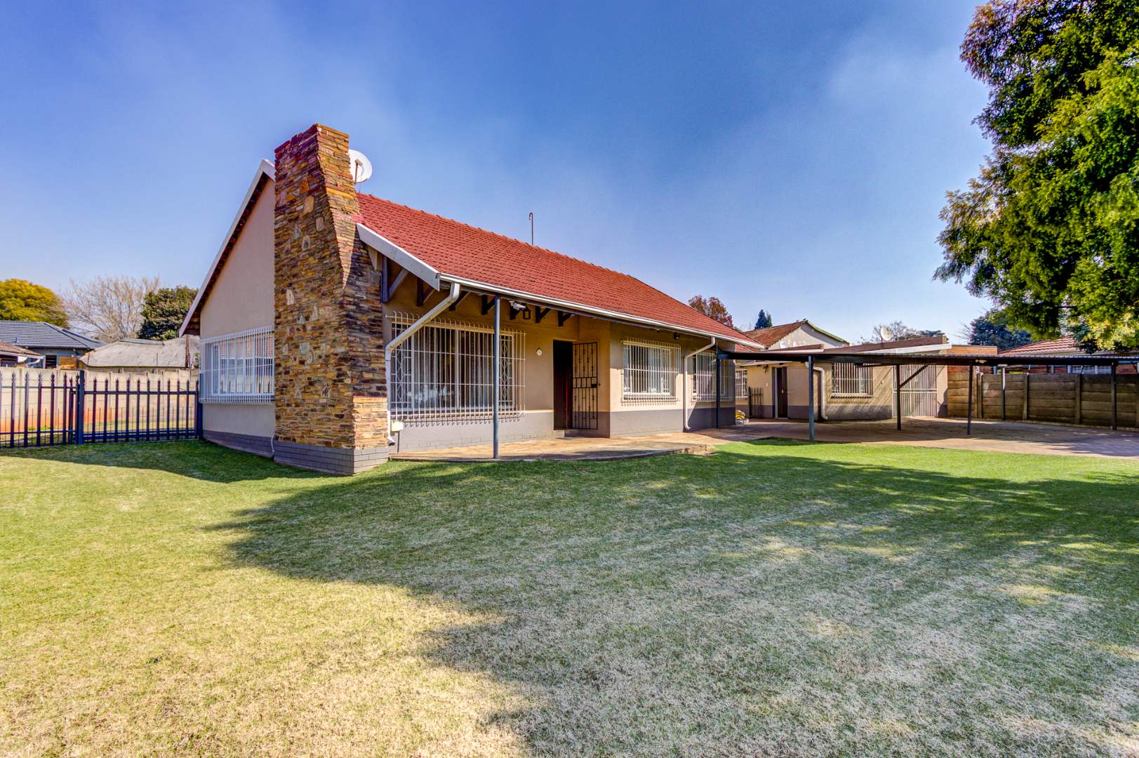 FOR SALE - SPACIOUS 3-BEDROOM HOME WITH COMPLETE FLATLET IN EDENVALE, Edenvale Central