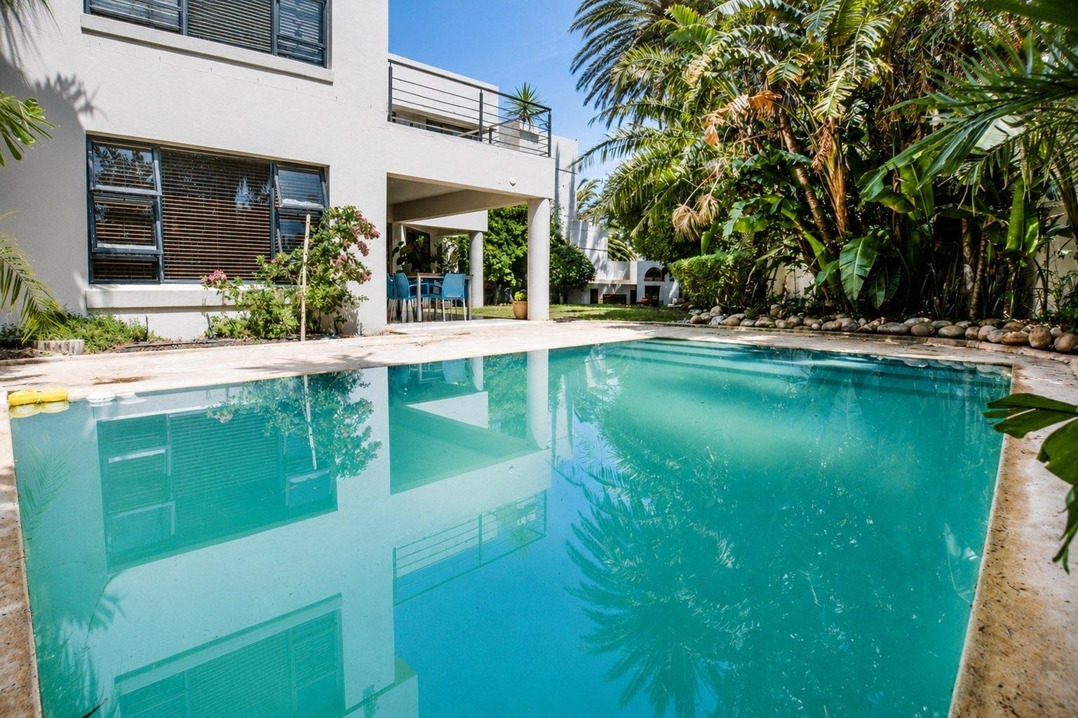 EXCEPTIONALLY SPACIOUS AND MODERN FAMILY HOME