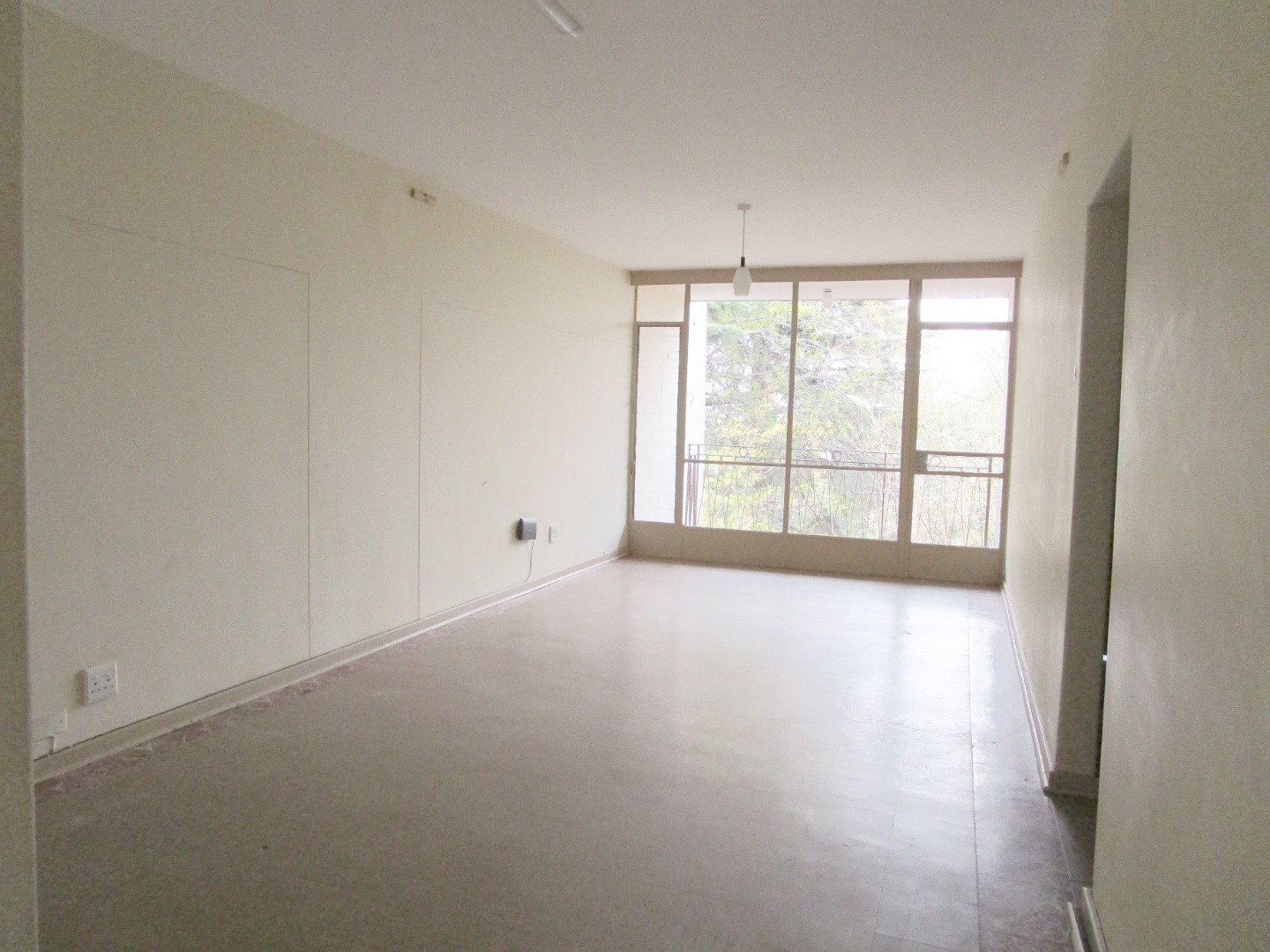 Living room (angle2)
