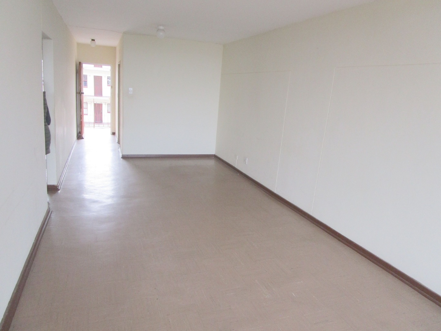 Living room (angle2)