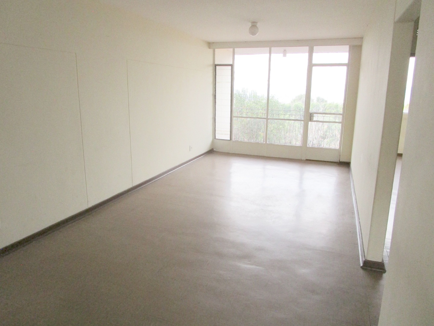 Living room (angle1)