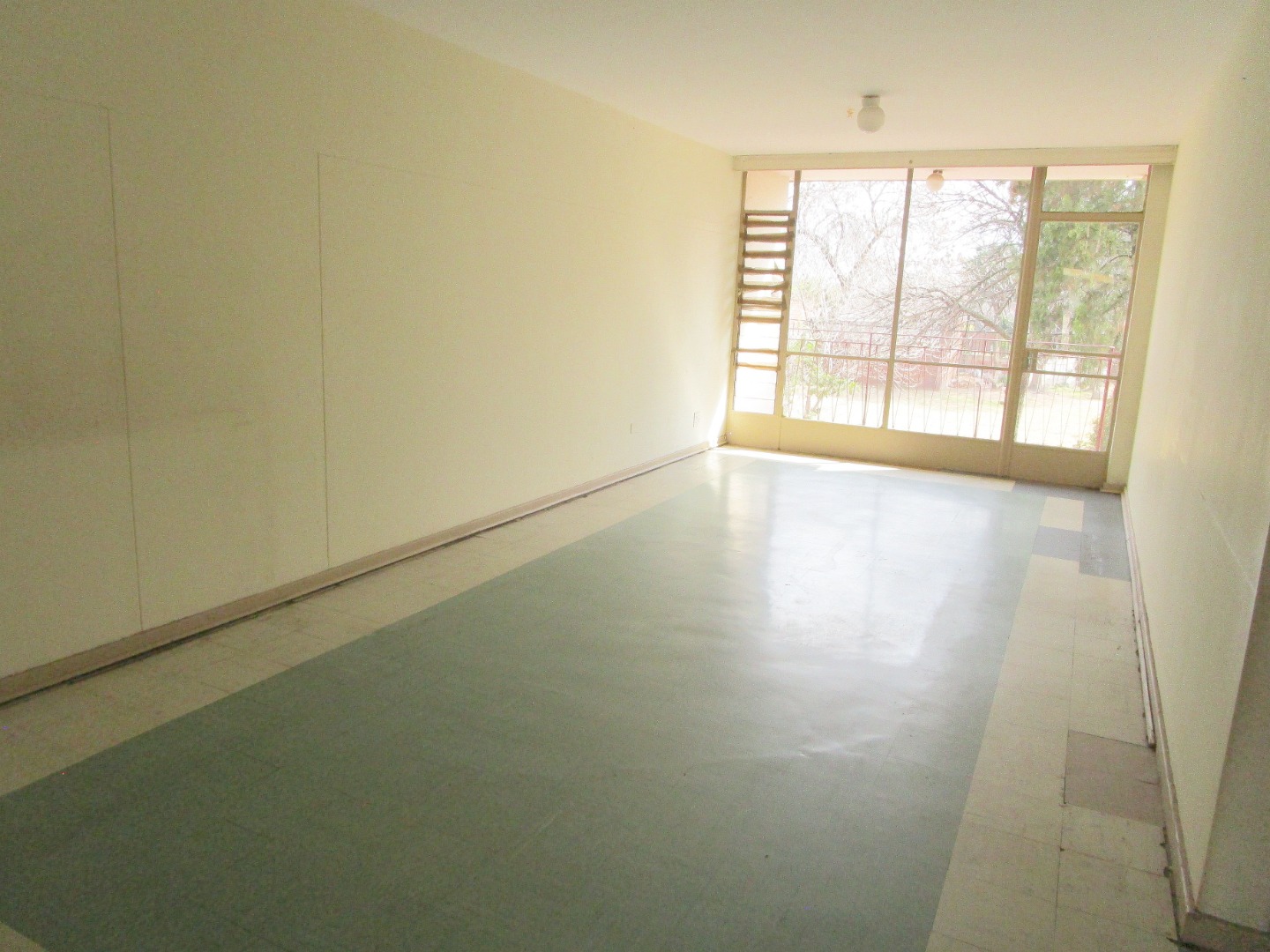 Living room (angle2)