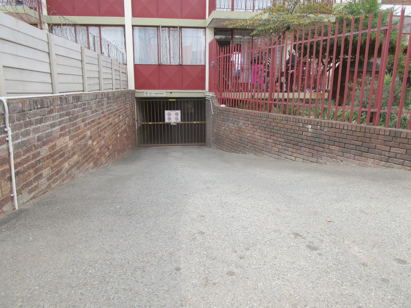 Parking driveway