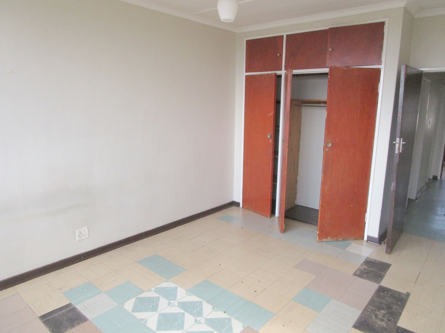 Bedroom 1BIC