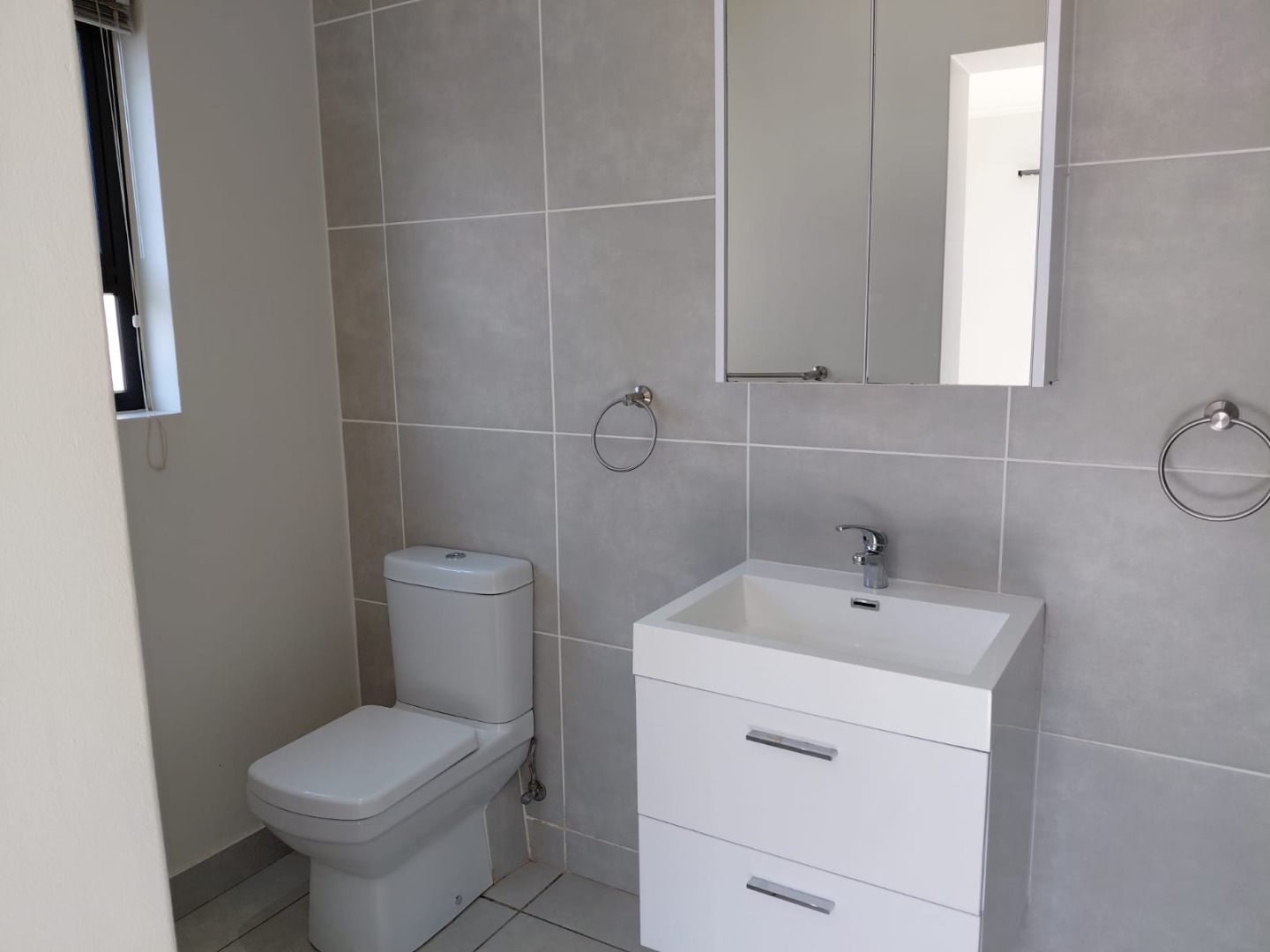 main bathroom ensuite