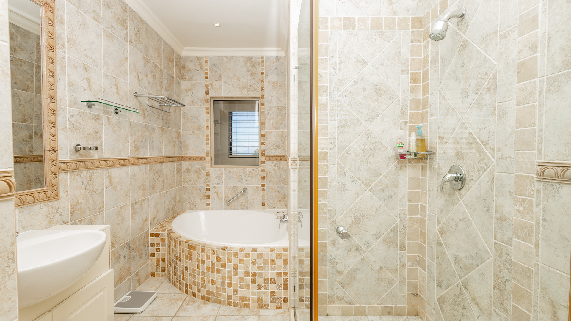 Full en-suite bathroom upstairs