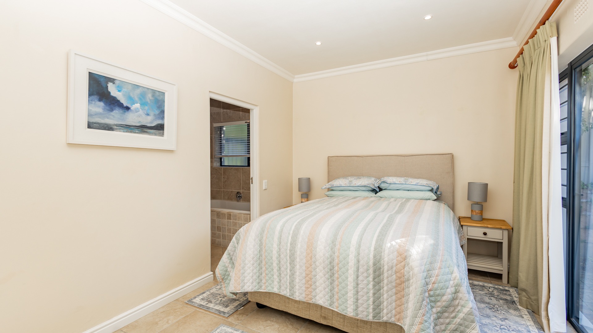 En-suite bedroom downstairs
