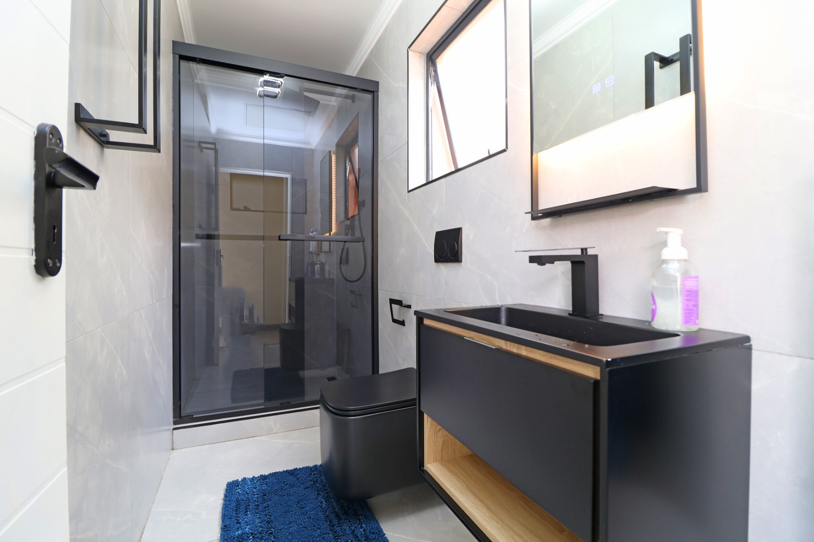 Guest toilet & Shower