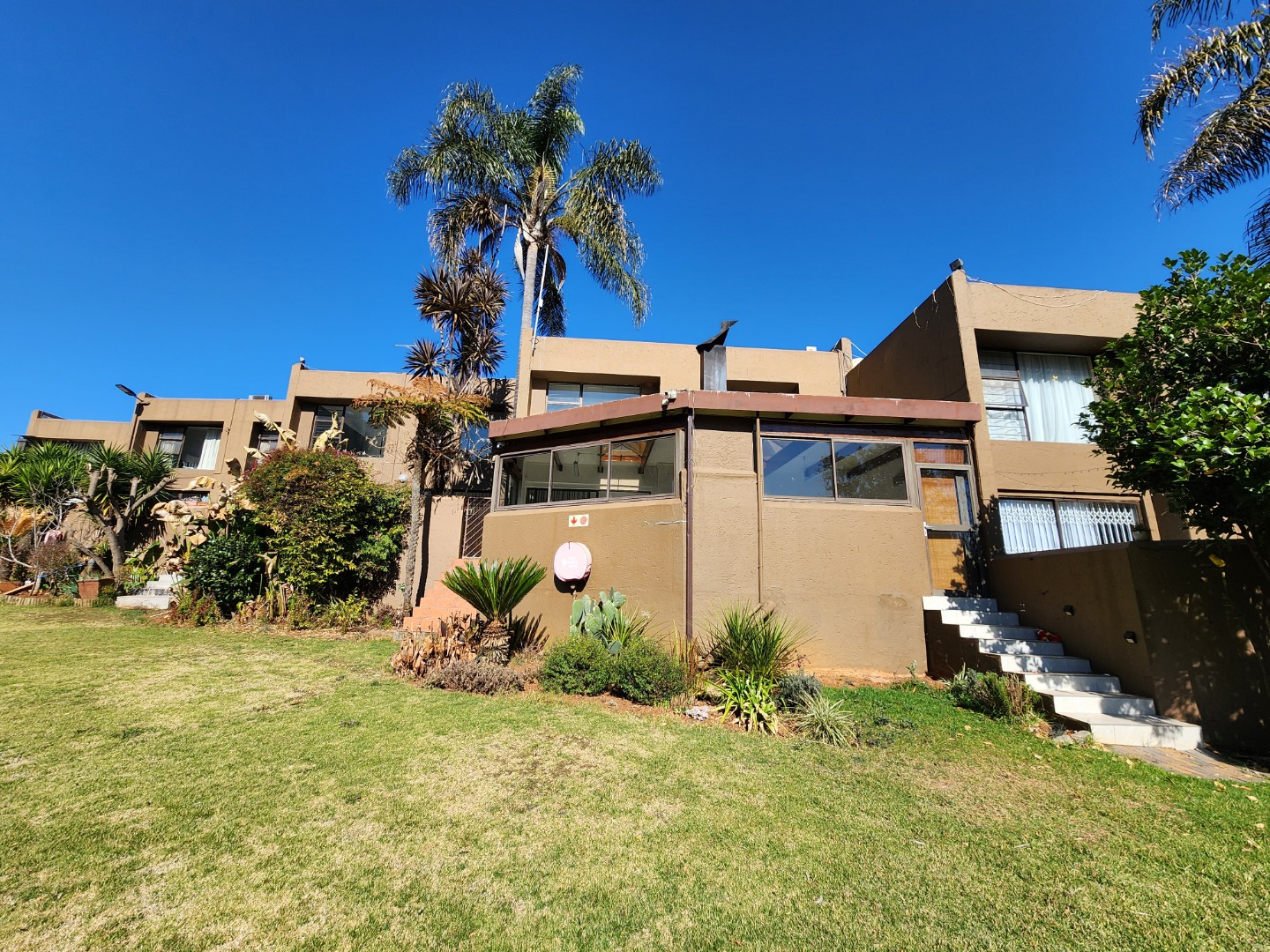 OUTSIDE VIEW OF BRAAI ROOM