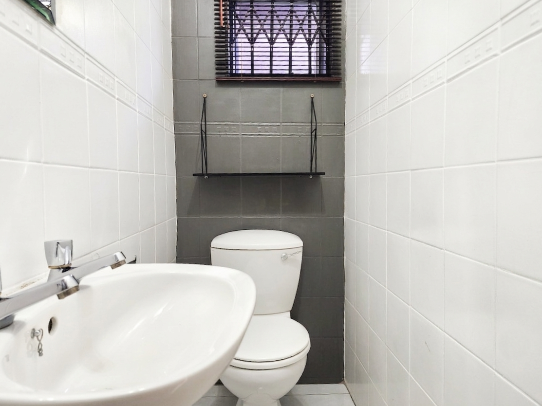 GUEST TOILET