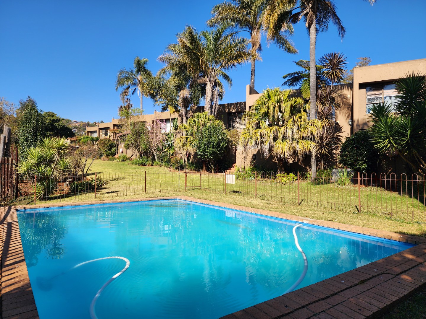 COMMUNAL POOL