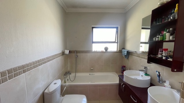Ensuite Bath & Shower