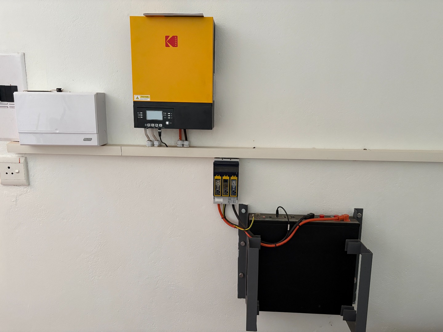 Battery inverter