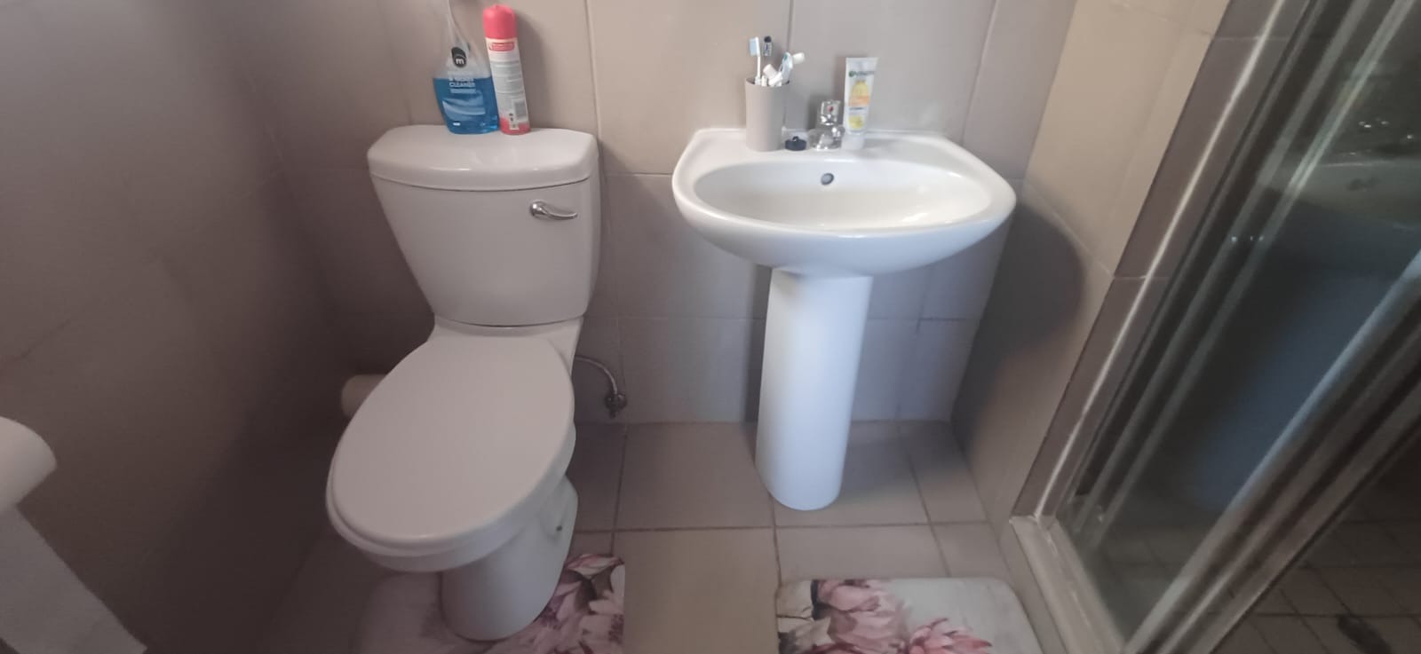Ensuite to Main Bedroom b