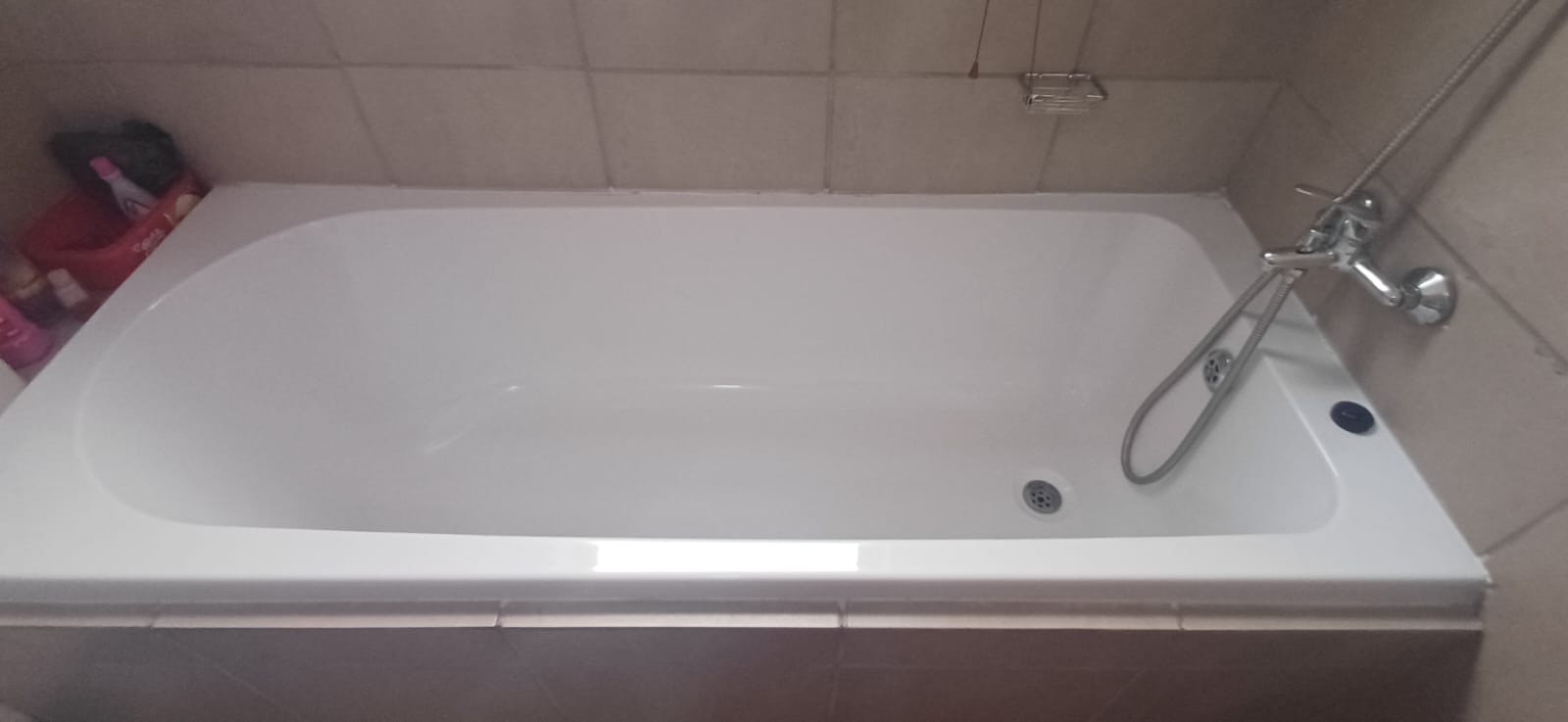 Shared Bathroom b