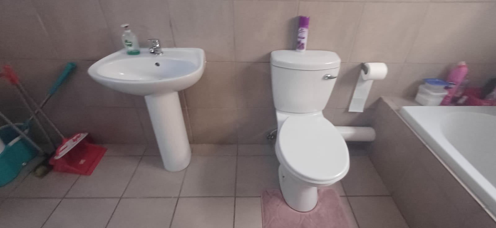Shared Bathroom c