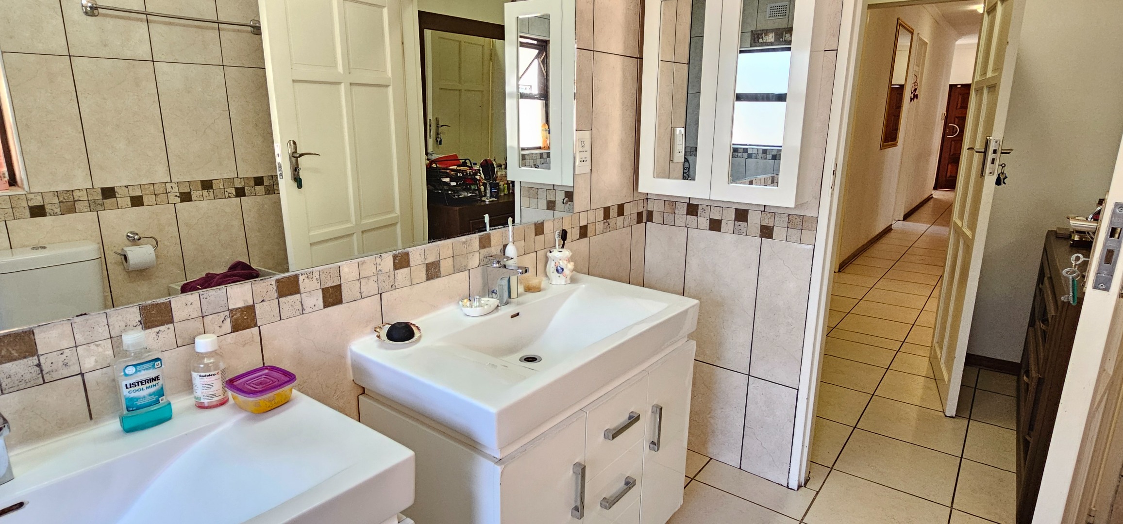 Master ensuite bathroom
