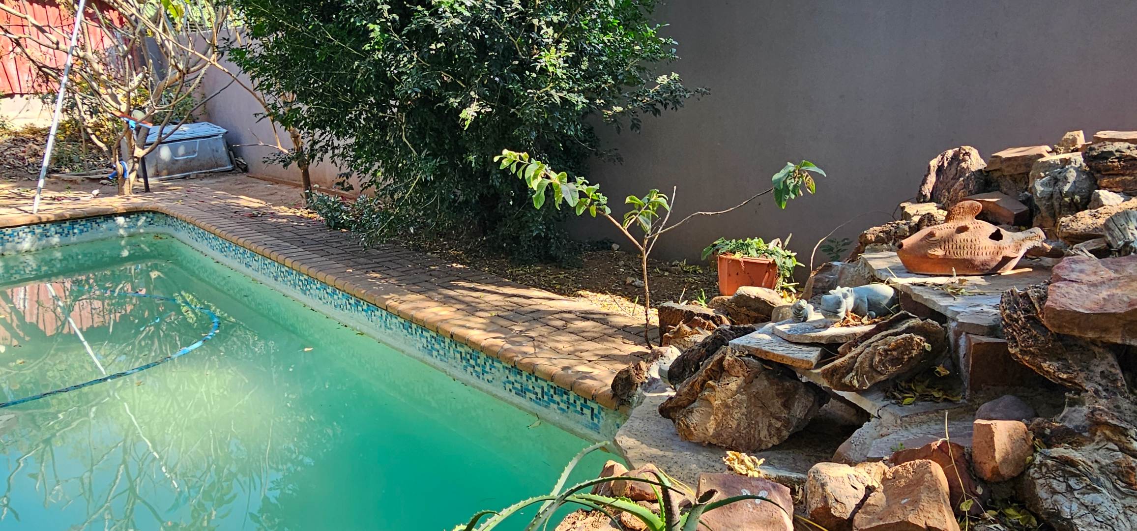 Pool feature