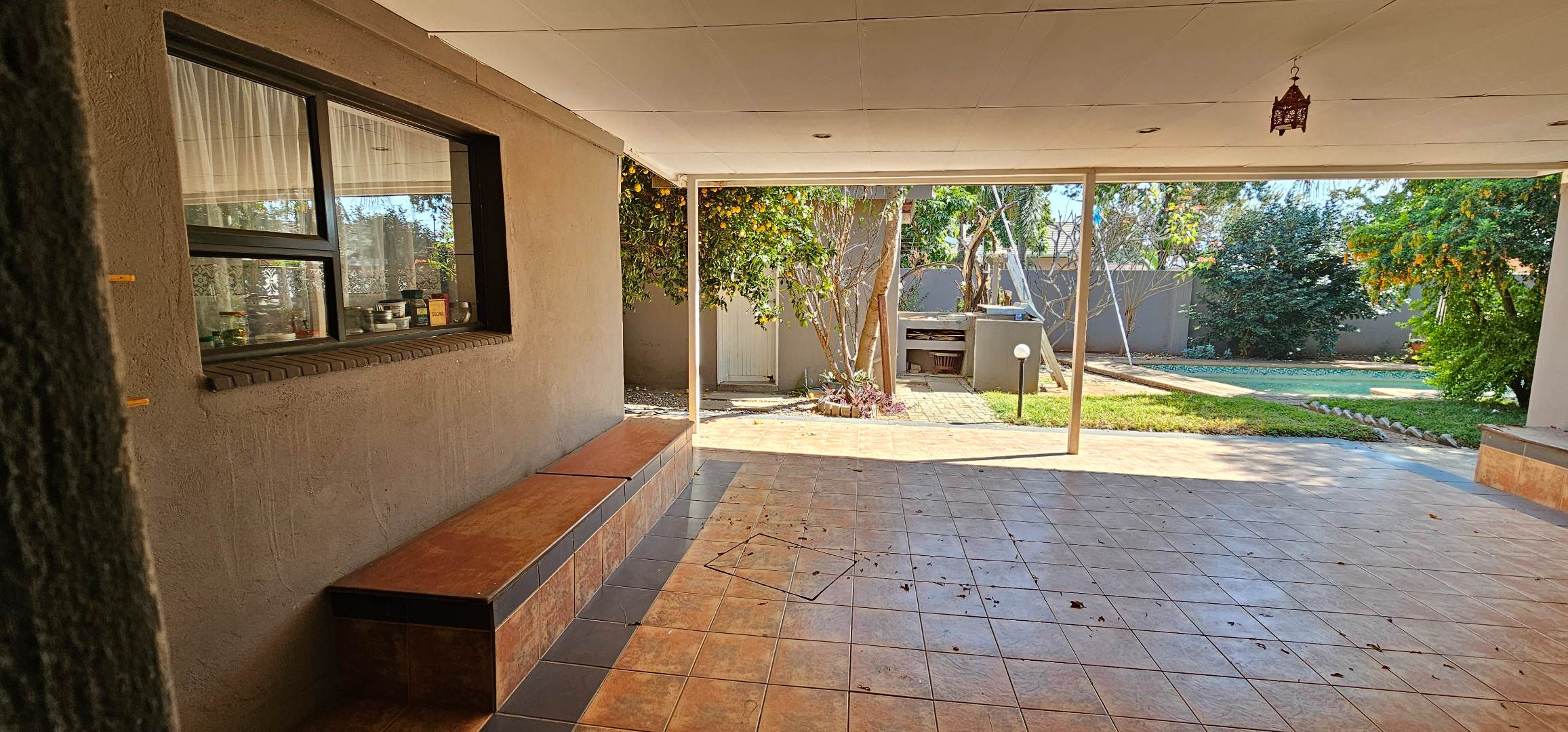 Patio with built in counter