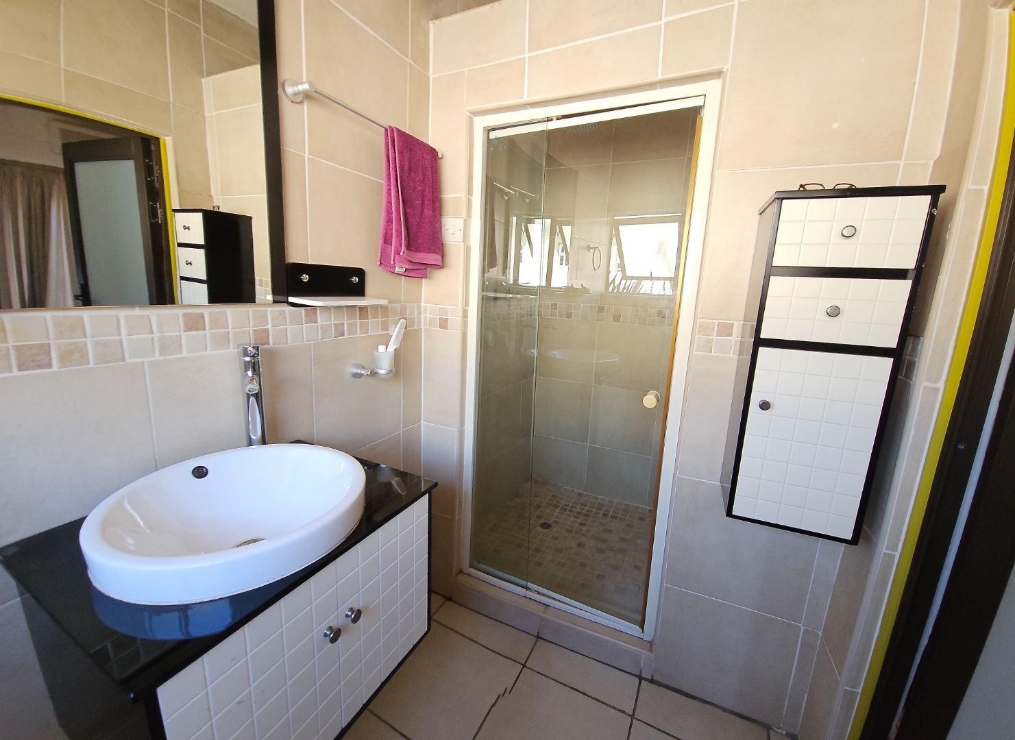 Guest-wing ensuite bathroom