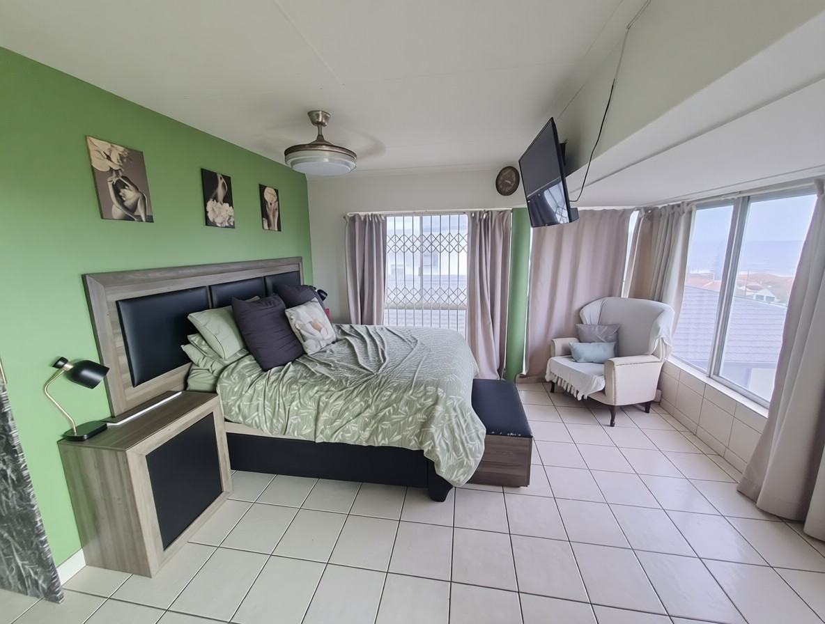 MAIN BEDROOM