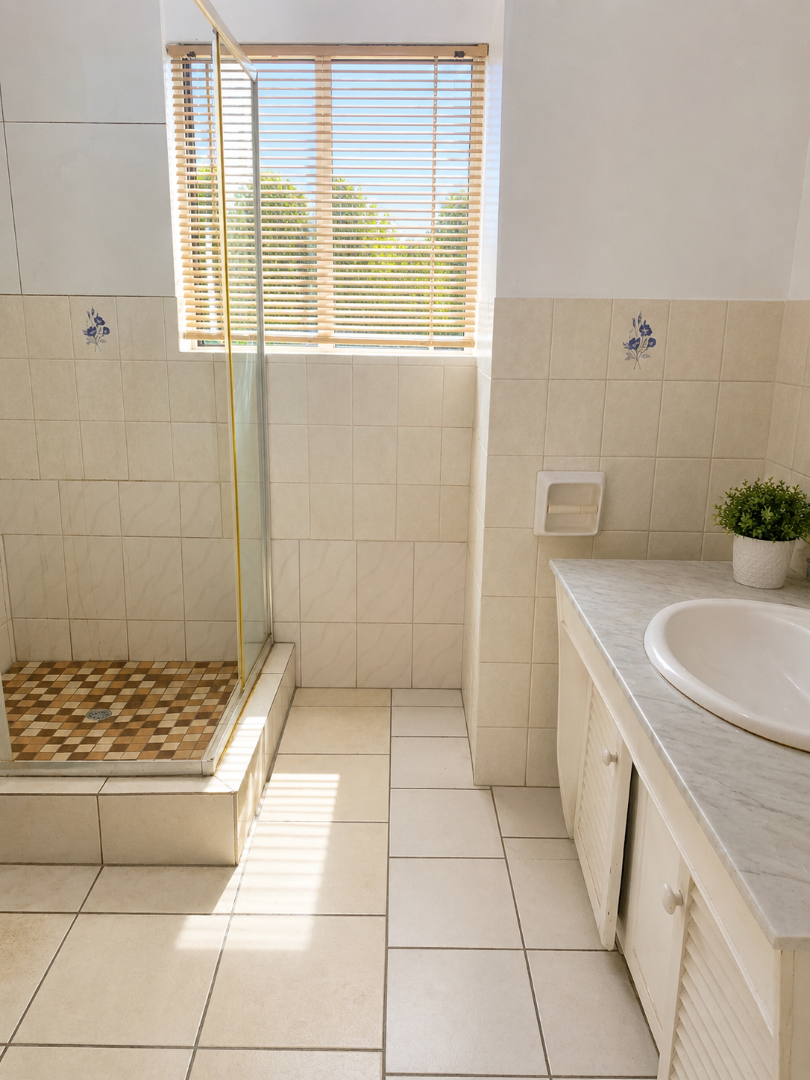 Main bathroom