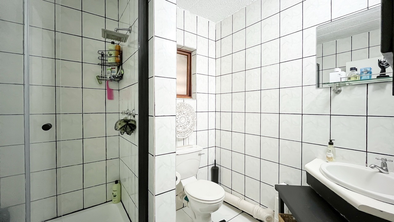 2nd Bathroom