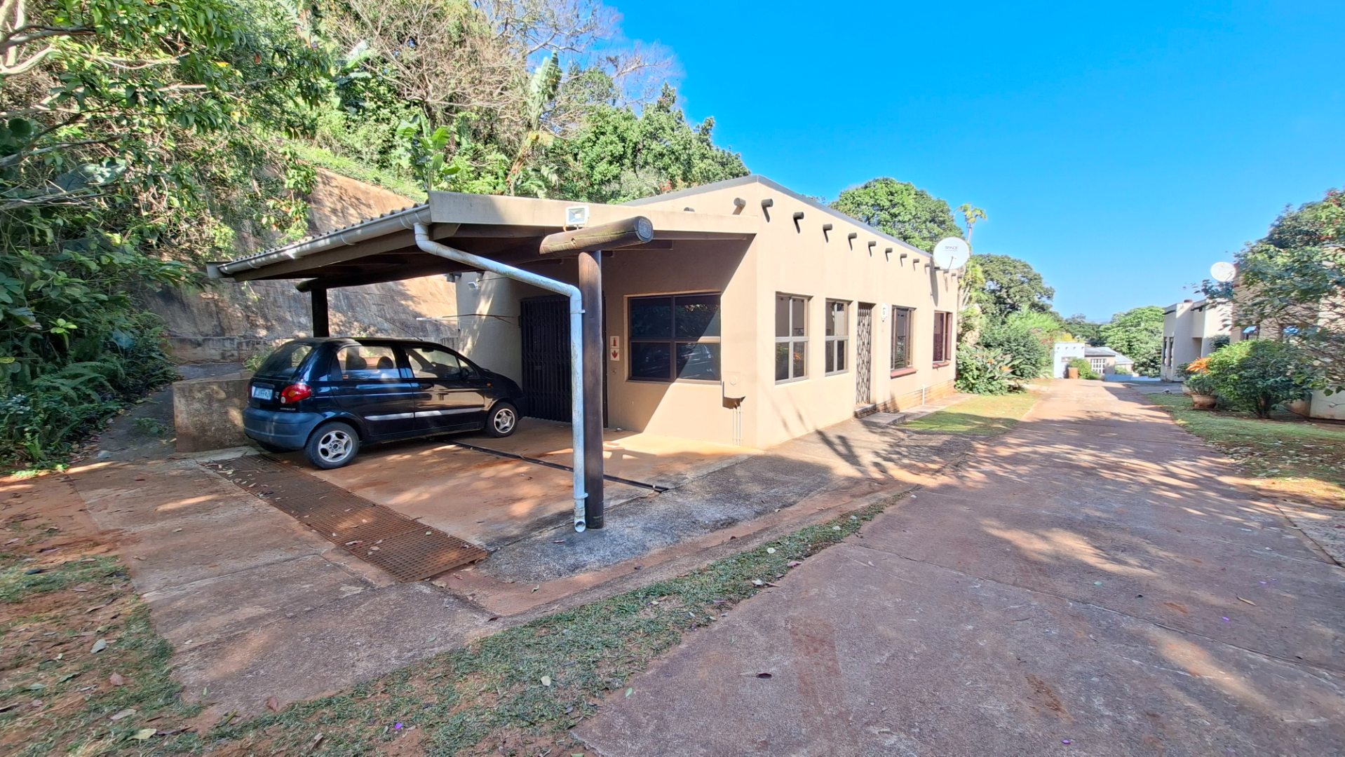 2 Bedroom Townhouse for Sale in Umzumbe in Umzumbe