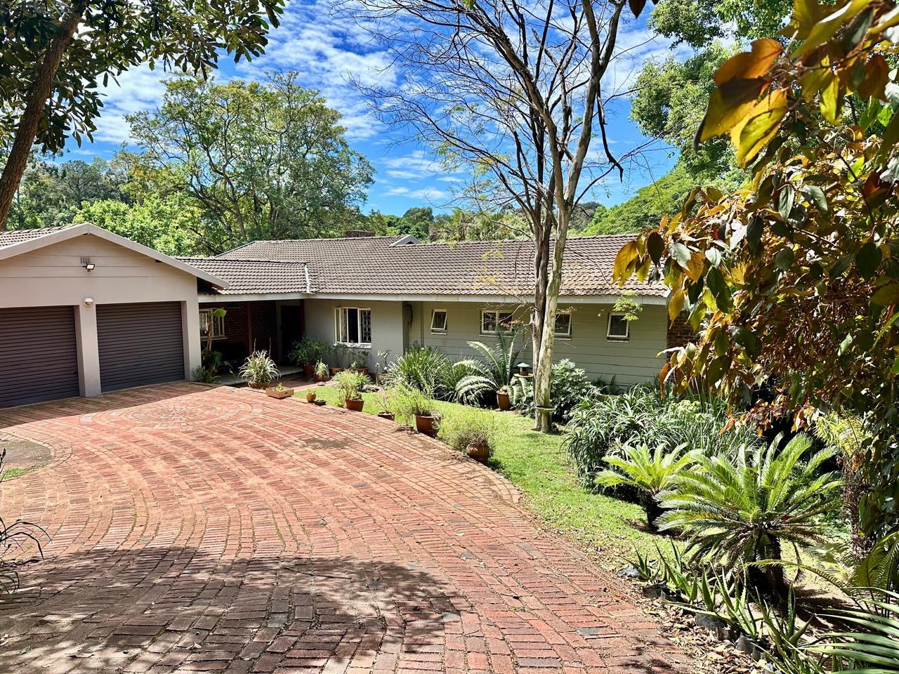 4 Bedroom House for Sale in Dawncliffe in Dawncliffe