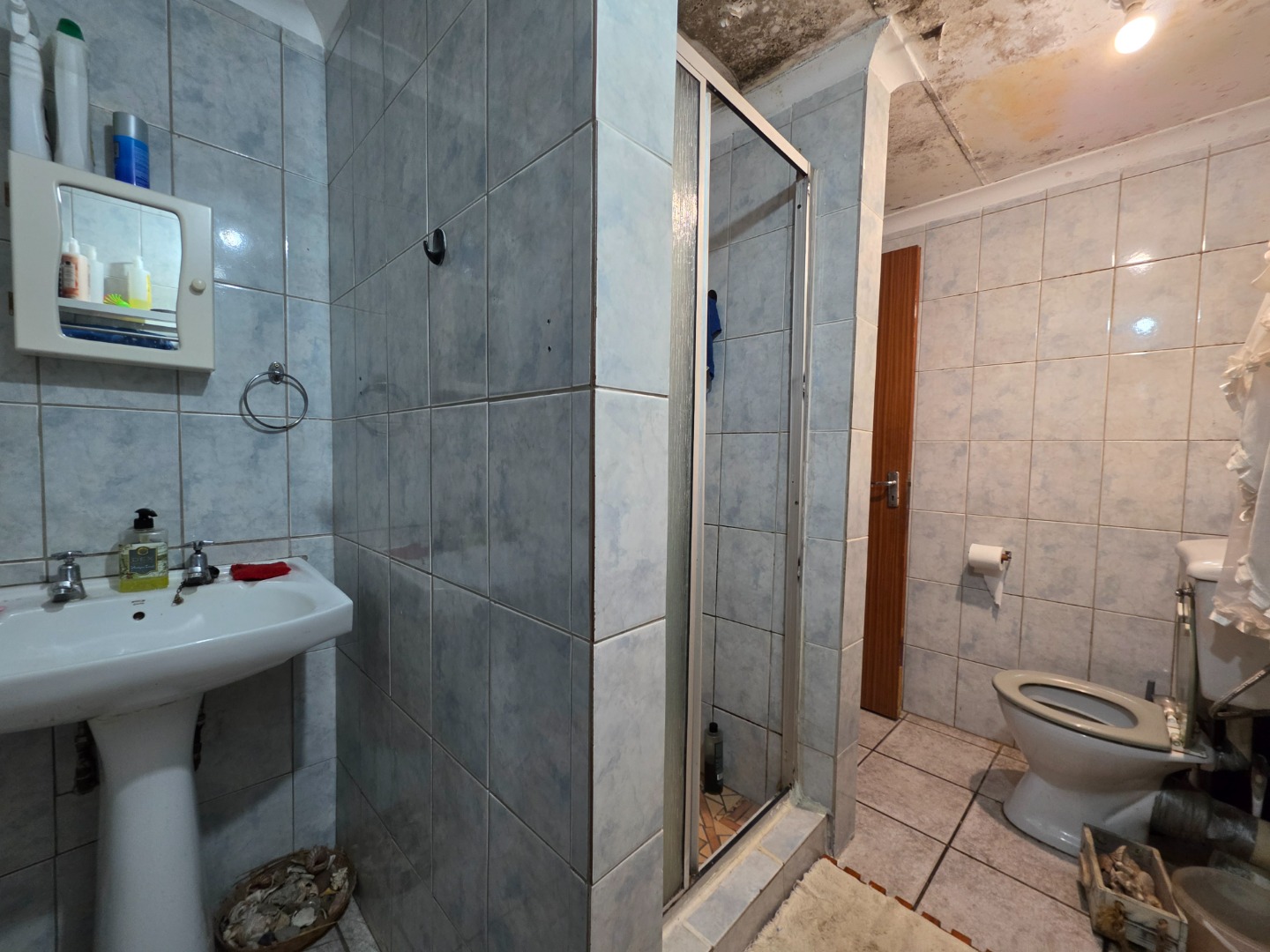 Flat Bathroom