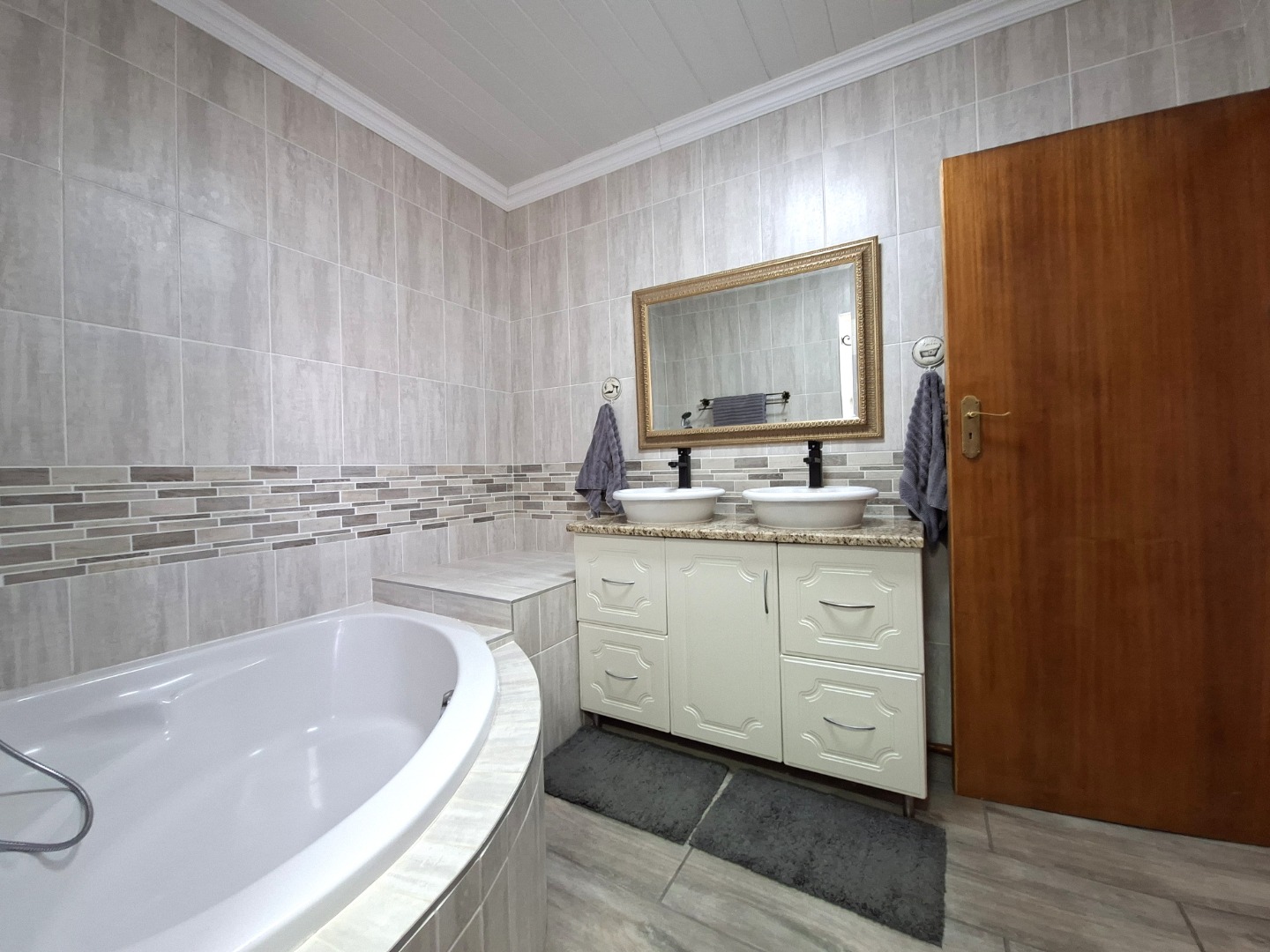 Master En Suite Bathroom